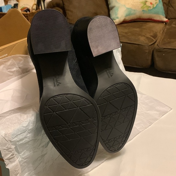 Elegant Black Suede Knee-High Women's Boots - Picture 12 of 12